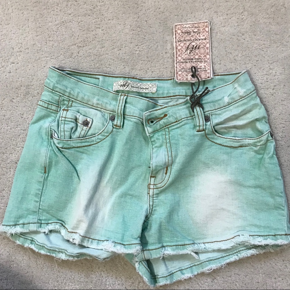 m2f brand BRAND NEW cutoff mid-rise denim shorts